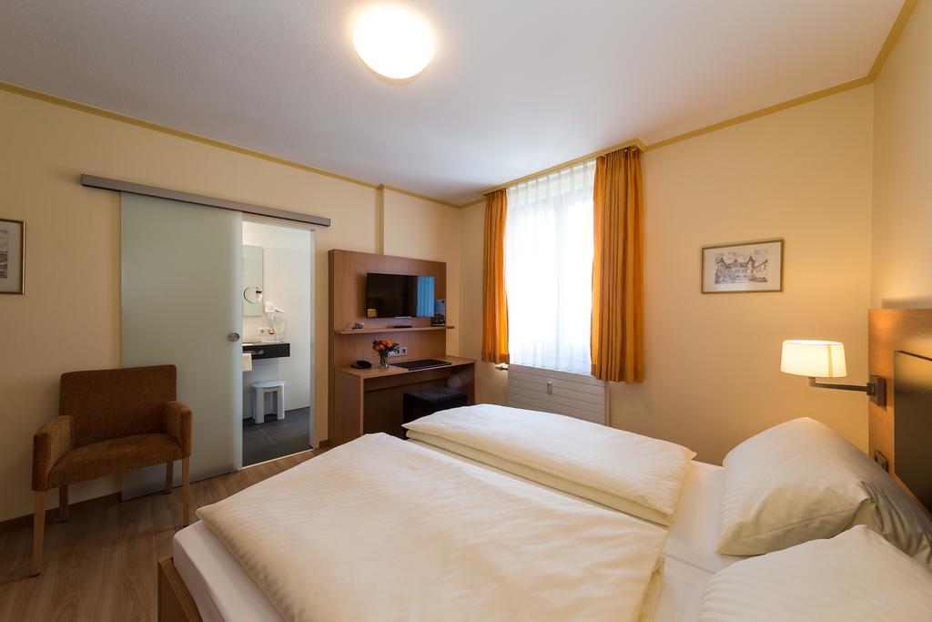 Hotel Hirschen Konstanz Bagian luar foto