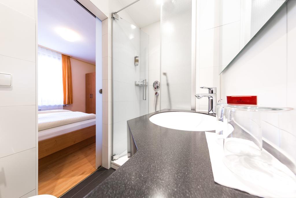 Hotel Hirschen Konstanz Bagian luar foto