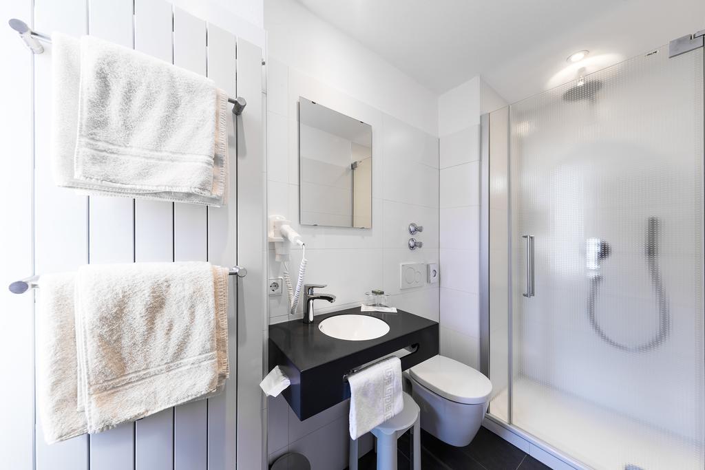 Hotel Hirschen Konstanz Bagian luar foto