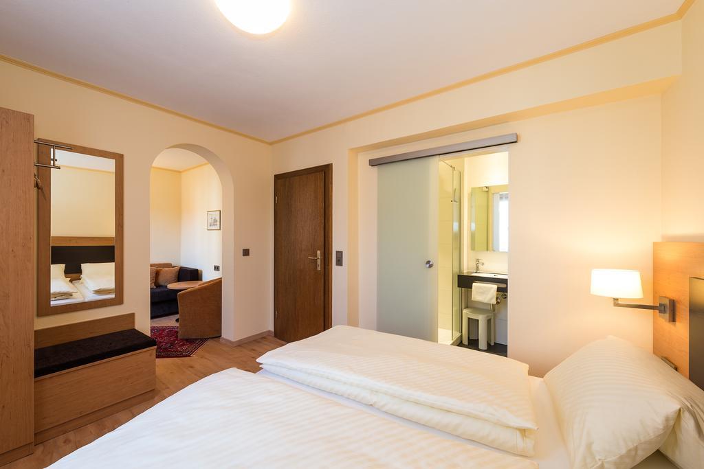Hotel Hirschen Konstanz Bagian luar foto