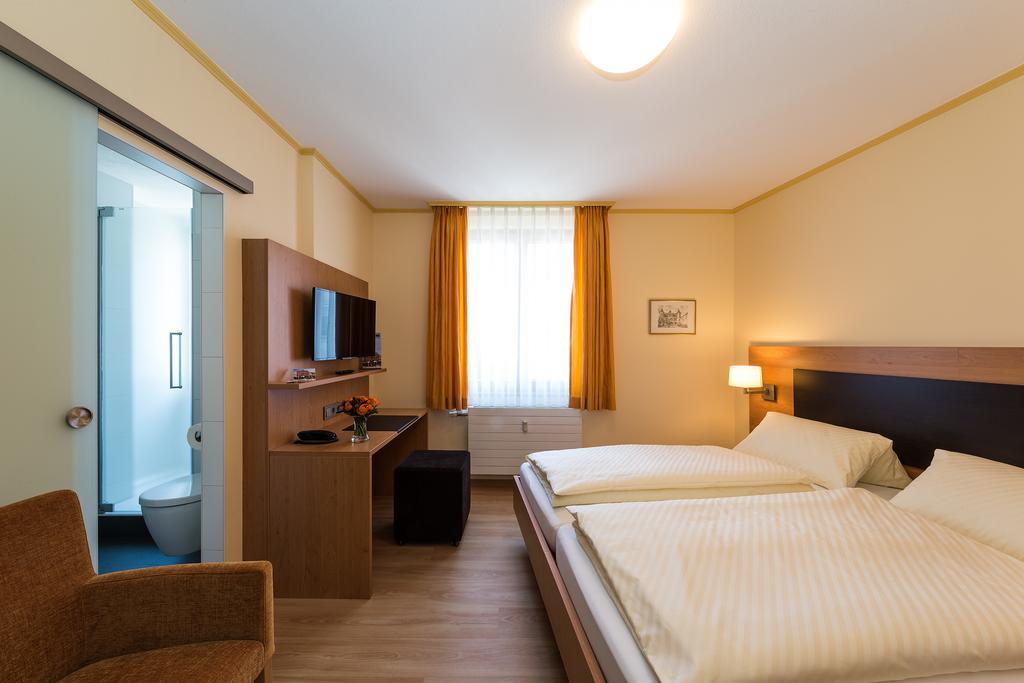 Hotel Hirschen Konstanz Bagian luar foto