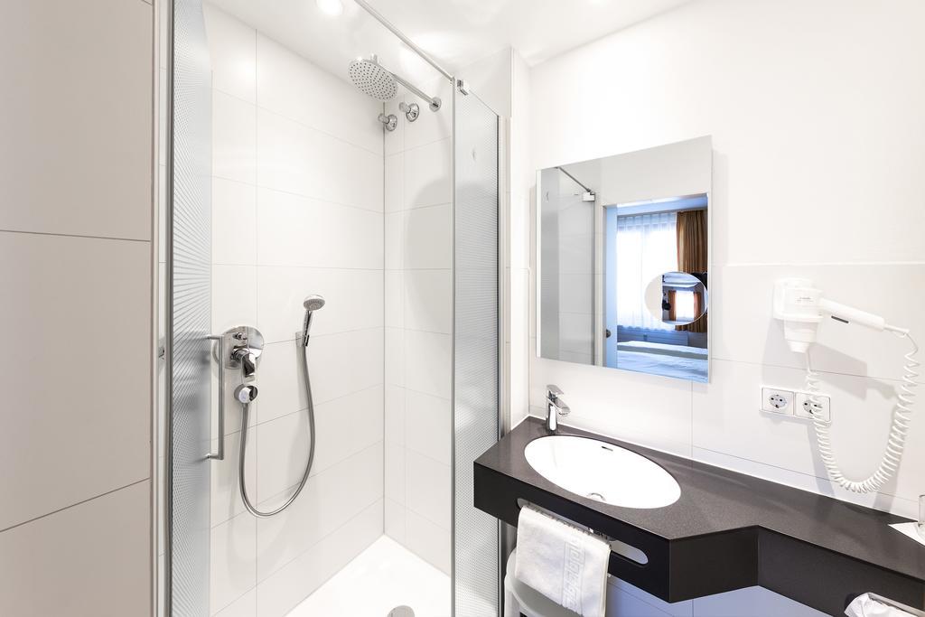 Hotel Hirschen Konstanz Bagian luar foto